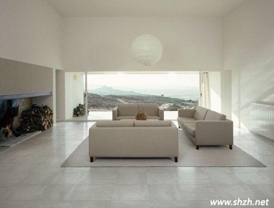 这个客厅的地板装修很特别